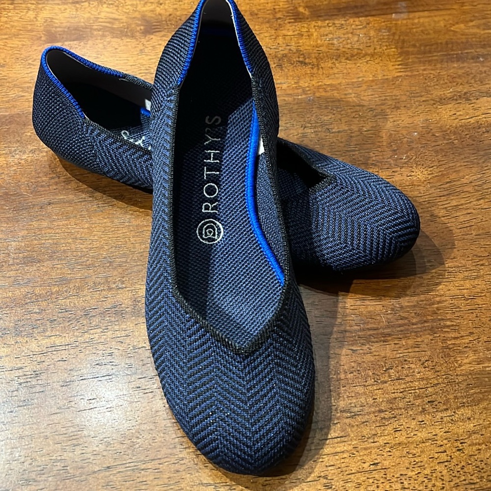 Rothy's The Flat rounded toe in dark blue with glitter detail size 8 1/2.